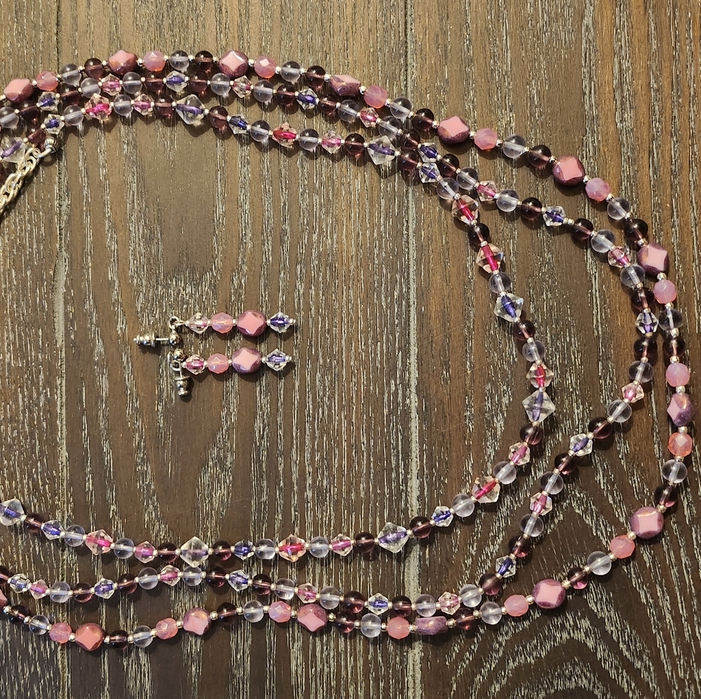 20" 3 stranded berry colored necklace with earrings